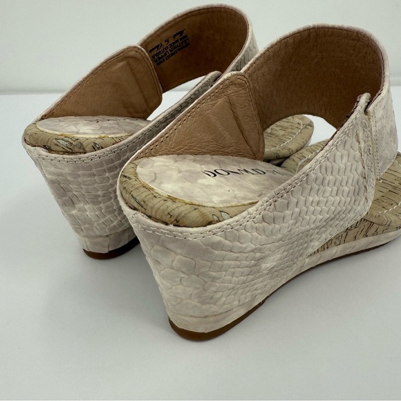 Donald J. Pliner Malone Leather Wedge Thong Sandals Size 5.5 - Picture 5 of 10